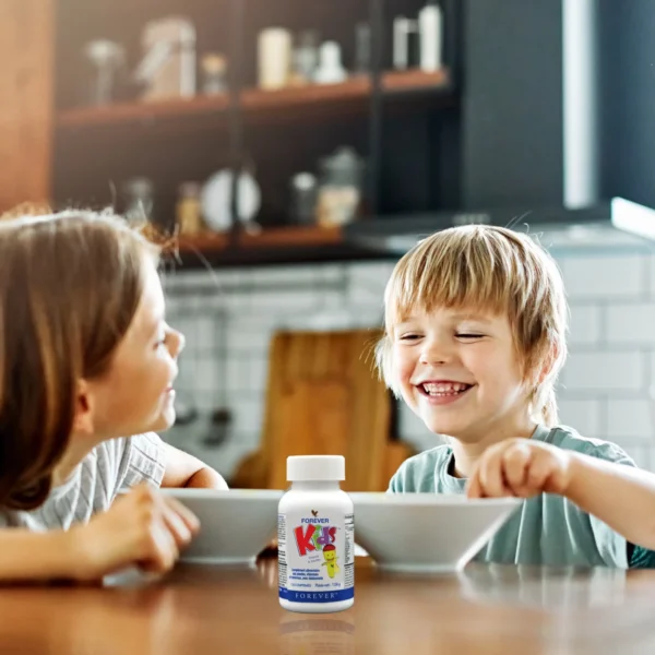 Forever Kids MULTIVITAMIN ZA SVE OD 3 DO 103 GODINE STAROSTI Ove zabavne, ukusne, žvakaće multivitaminske tablete pružaju deci neophodne hranljive materije za svaki dan. stimulacija imuno sistema; potpomaže rast i psihički razvoj; za razvoj zdravih zuba; regeneracija tkiva; pravilno funkcionisanje nervnog i mišićnog sistema; stimulacija crvenih krvnih zrnaca; neophodan za nervne impulse; antioksidans.